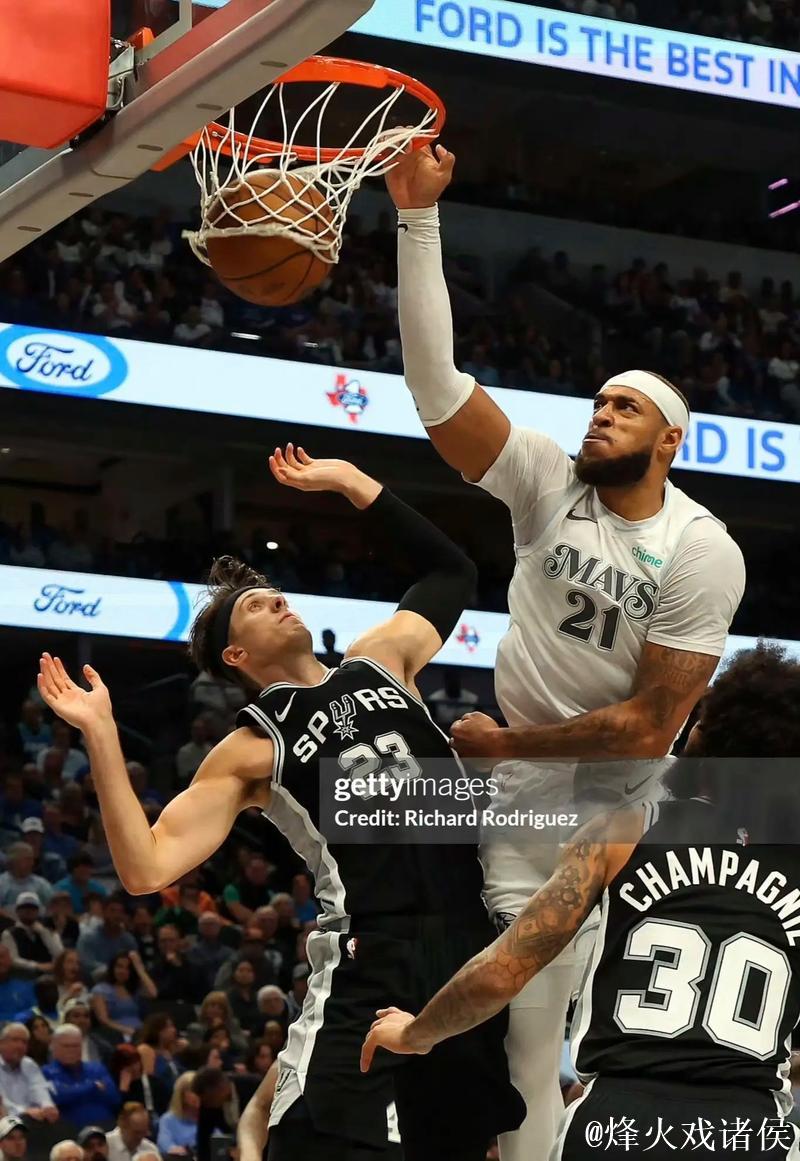 加福德出战13分钟，投篮1中1得到2分2篮板2助攻1抢断1盖帽